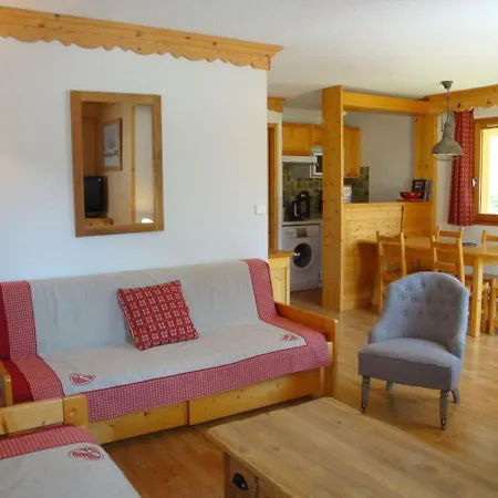 Chaleureux Avec Balcon Sud A 600m Du Centre Et Proche Des Pistes, - Fr-1-464-62