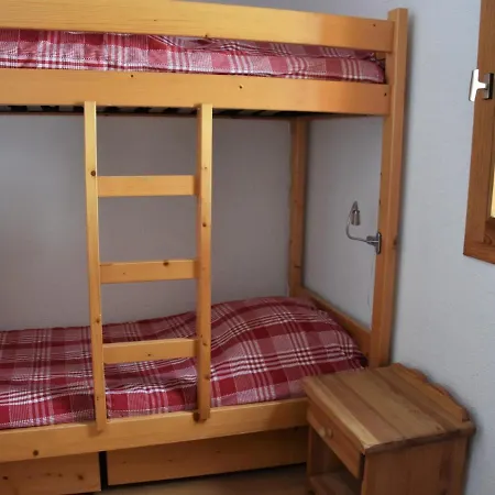 Chaleureux Avec Balcon Sud A 600m Du Centre Et Proche Des Pistes, - Fr-1-464-62 Apartment *