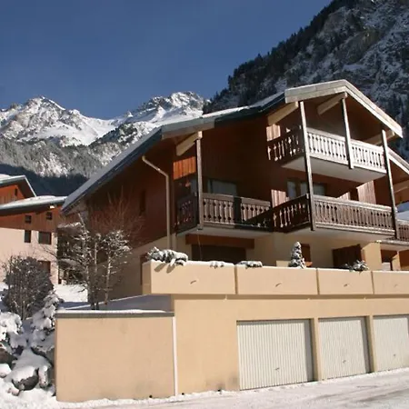 Apartment Chaleureux Avec Balcon Sud A 600m Du Centre Et Proche Des Pistes, - Fr-1-464-62 *